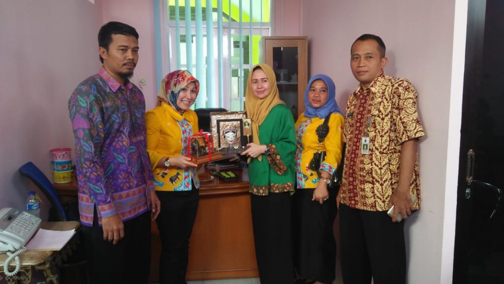 Menerima Kunjungan Kerja Bagian Keuangan Setda Kabupaten Lampung Timur